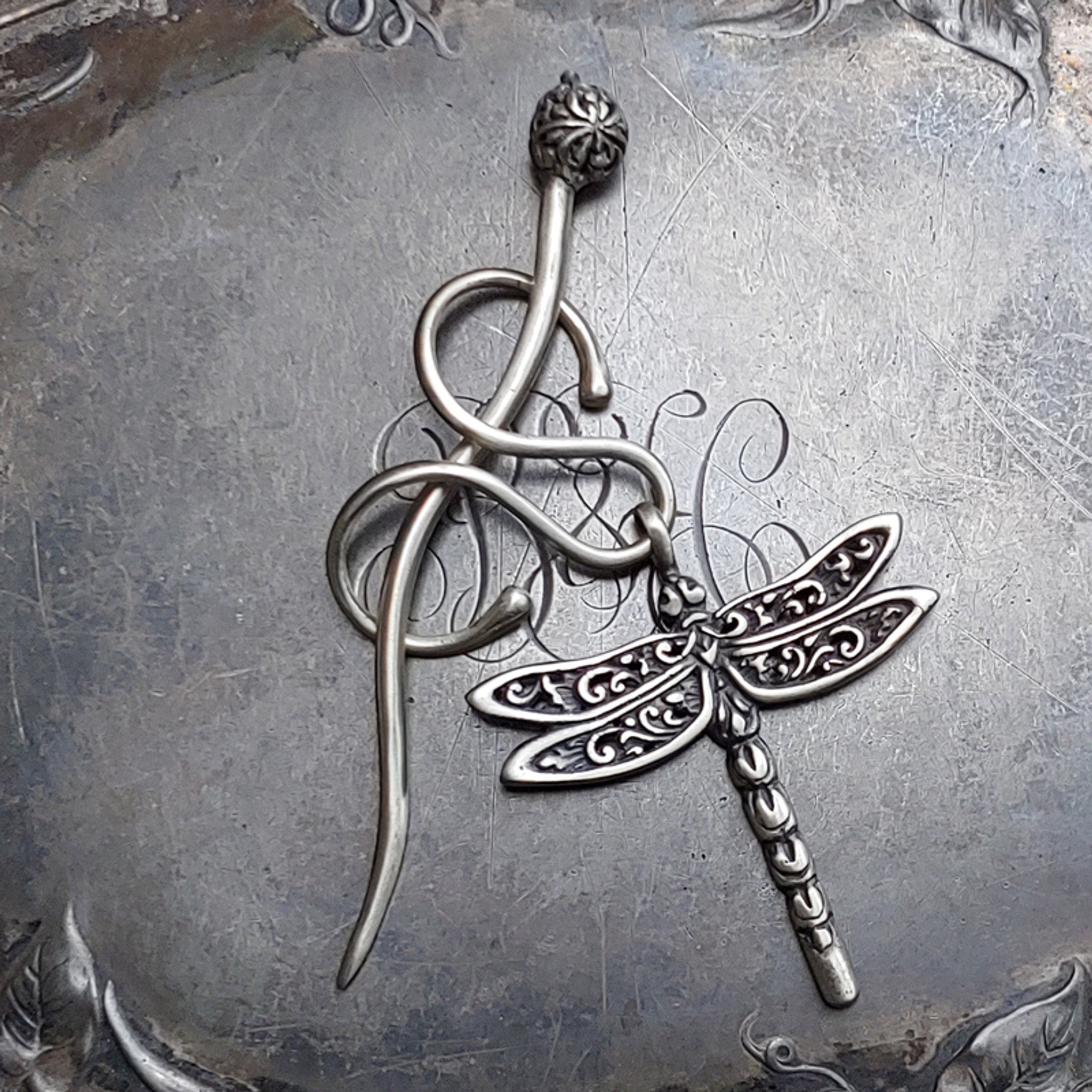 JUL FILIGREE CHARM LOCK SHAWL PINS